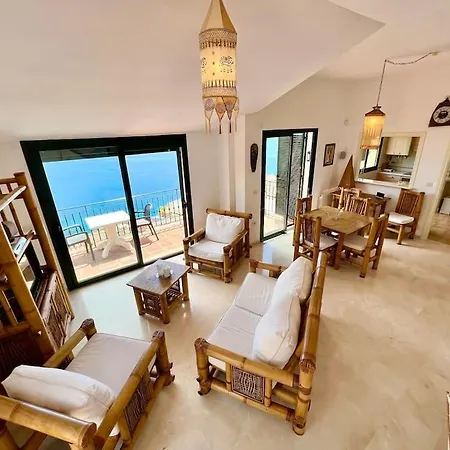 Chalet Tropical Bay Views Villa *