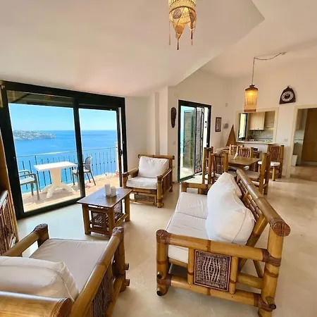 Chalet Tropical Bay Views
